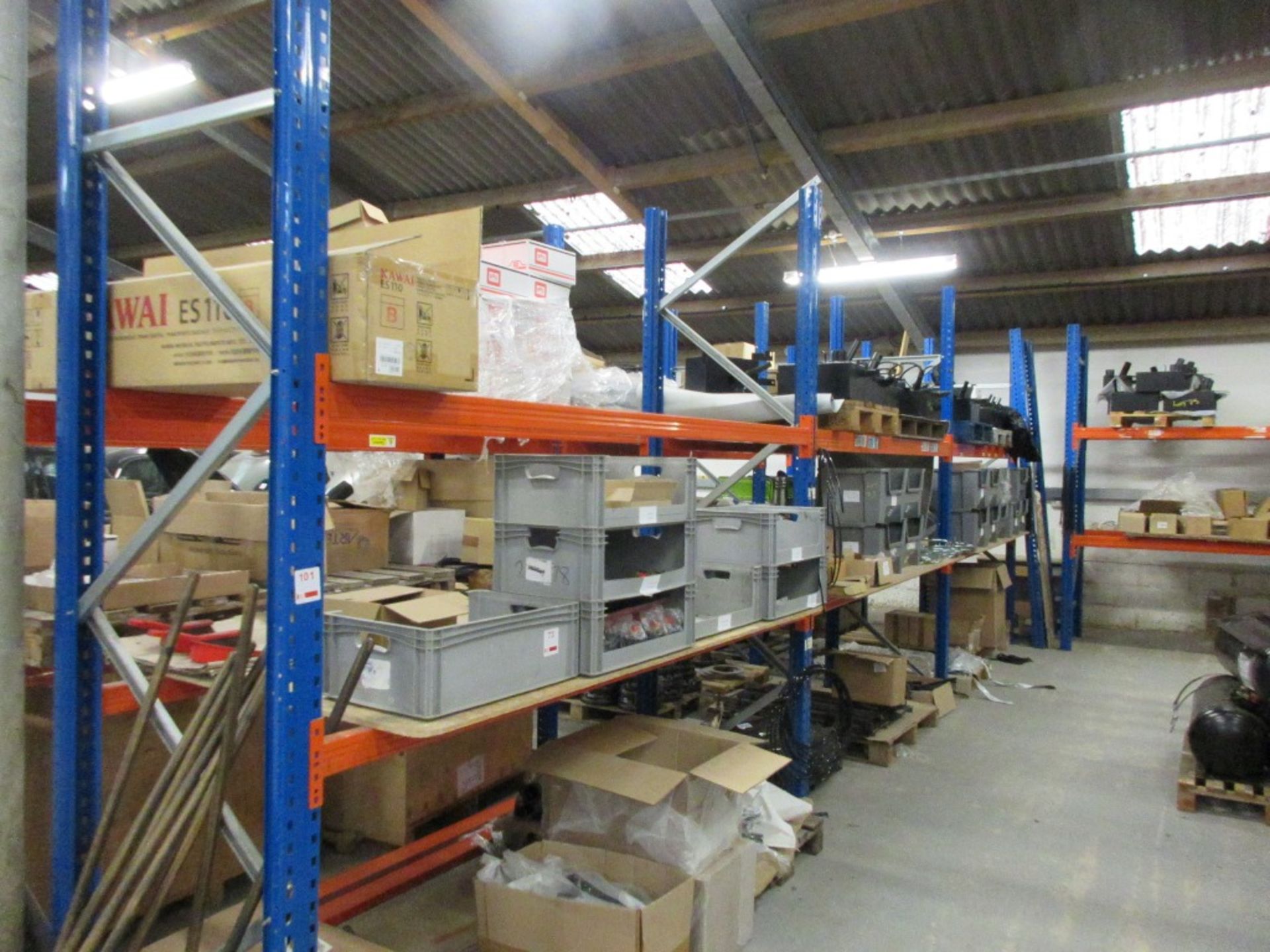 Ten bays of adjustable boltless pallet racking, 2.8m x 900mm x H: 30 ...
