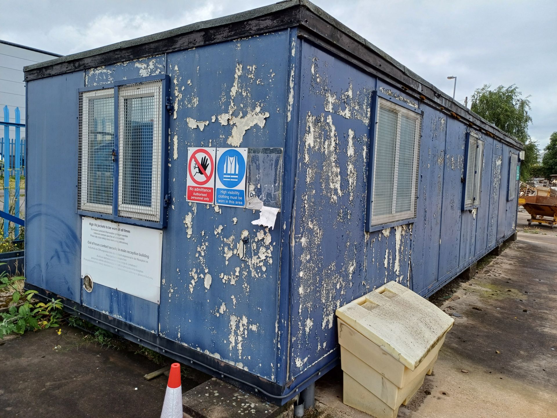 32ft X 12ft security cabin - Image 3 of 5