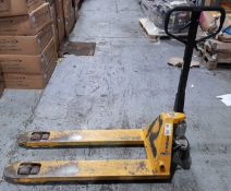 Total Source Hand Hydraulic Pallet Truck (Yellow)