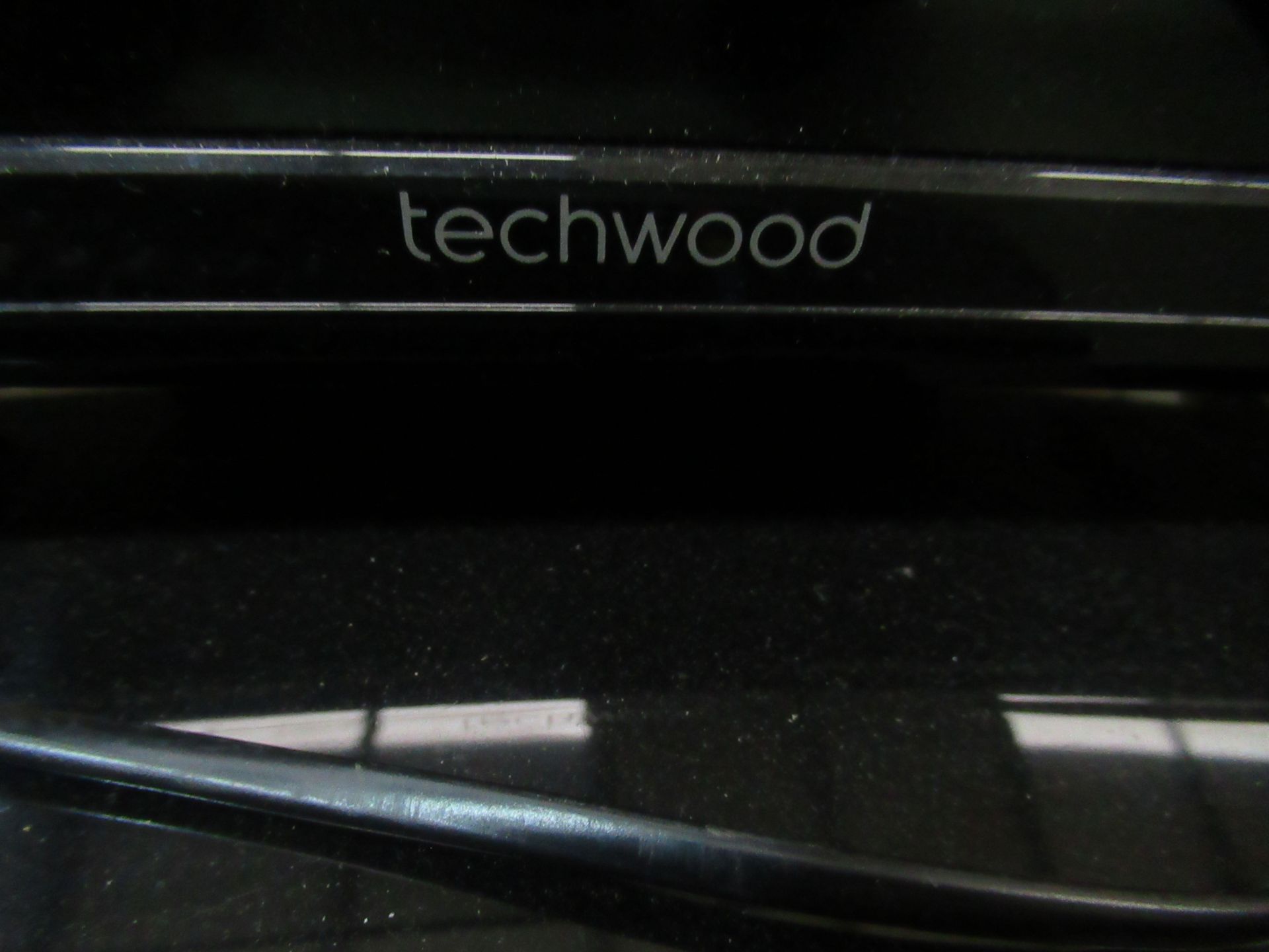 Techwood 40A02B Television 40" with Remote and Power Cable - Image 2 of 3