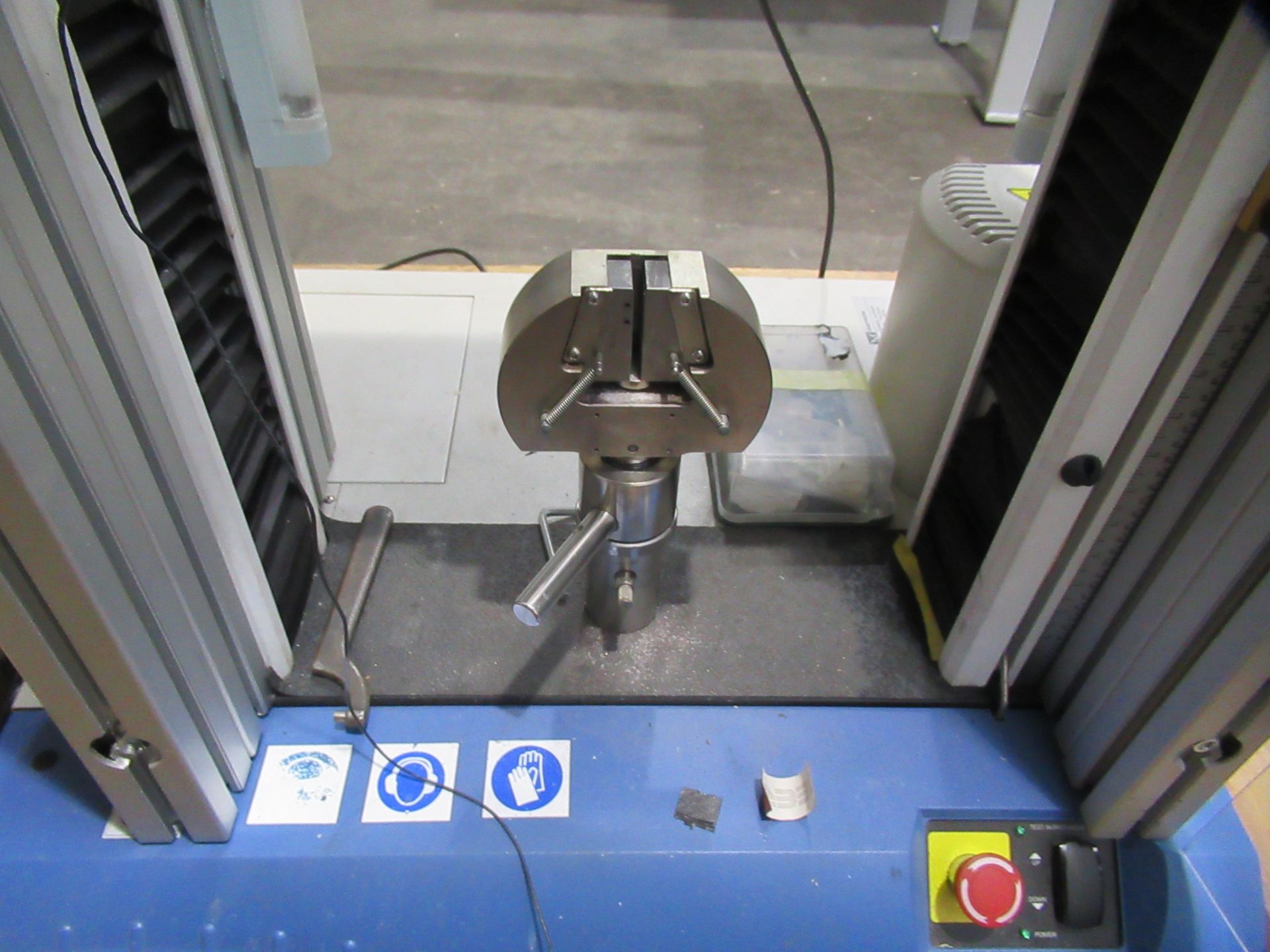 Instron Tensile Tester - Image 3 of 26