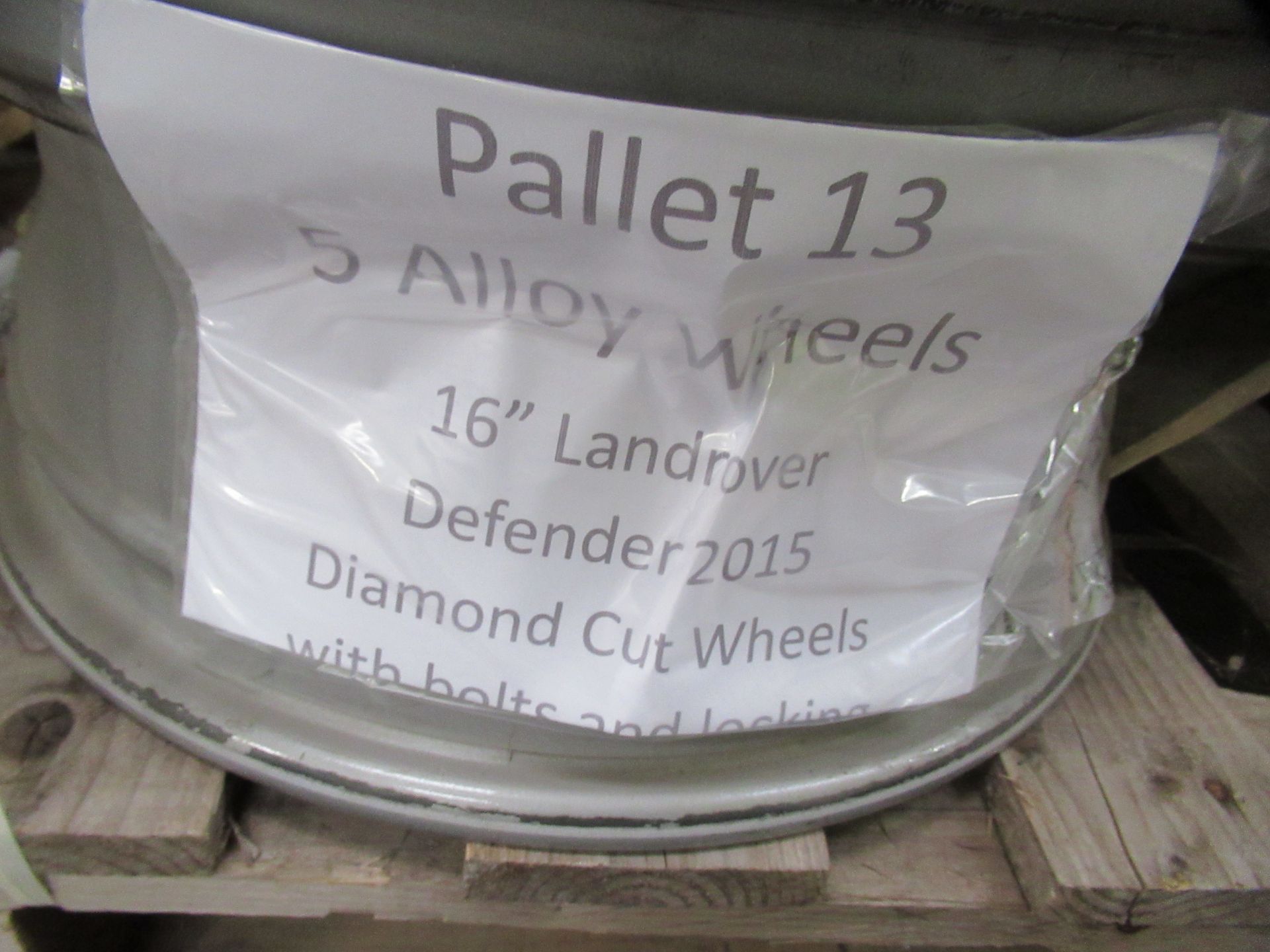 5x 16" 2015 Landrover Defender Diamond Cut Wheels with Bolts & Locking Nut - Image 3 of 3