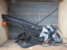 A Von-Haus 2500105, 3000W, 230V Leaf Blower/Sucker