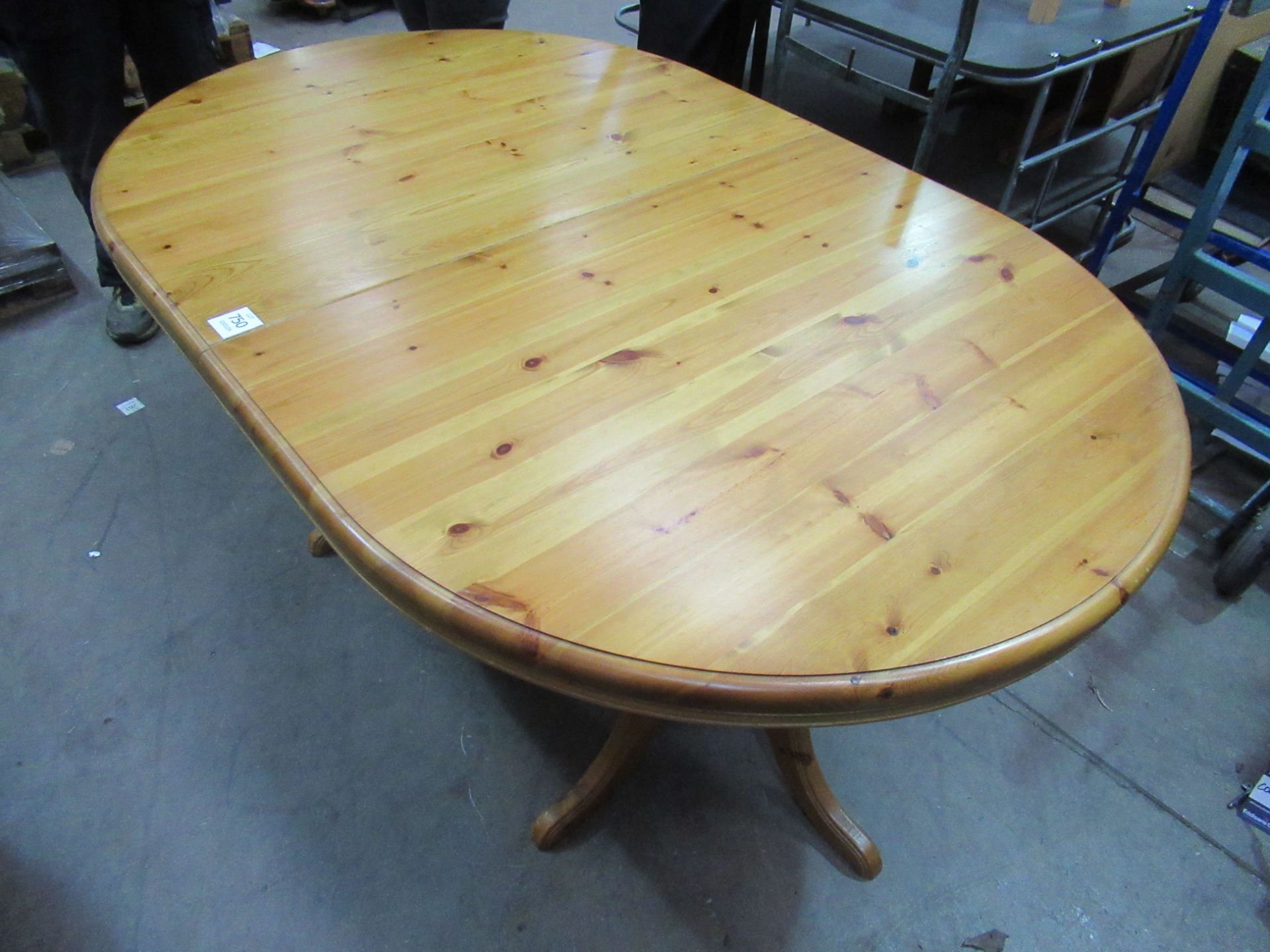 Pine extending dining table - Image 3 of 4