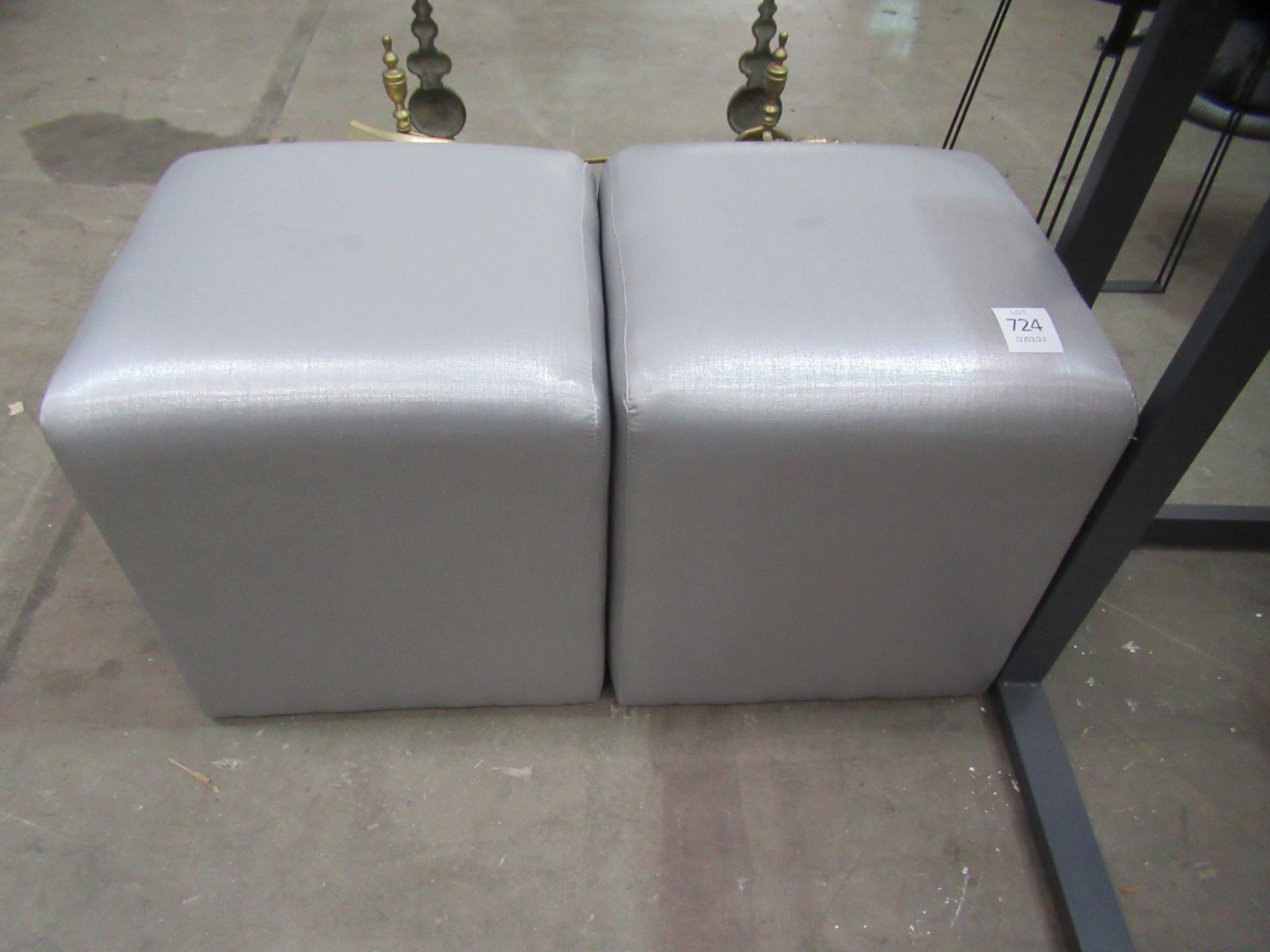 2x Silver/Grey Coloured Seats - Image 2 of 4