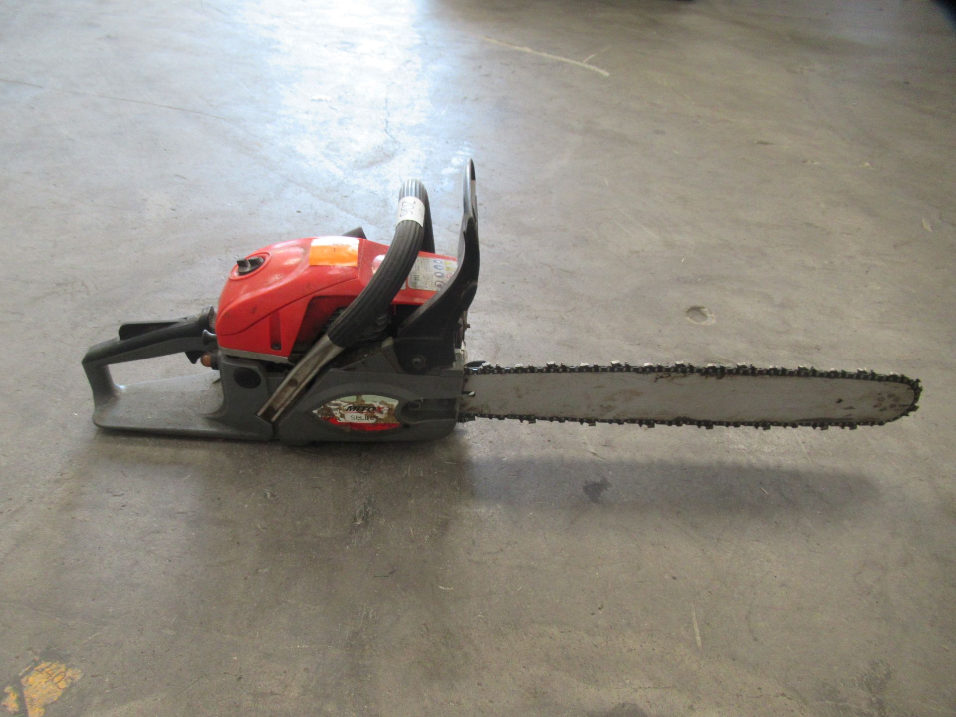 A Mitox Cs50 Chainsaw - non-runner - Image 4 of 4