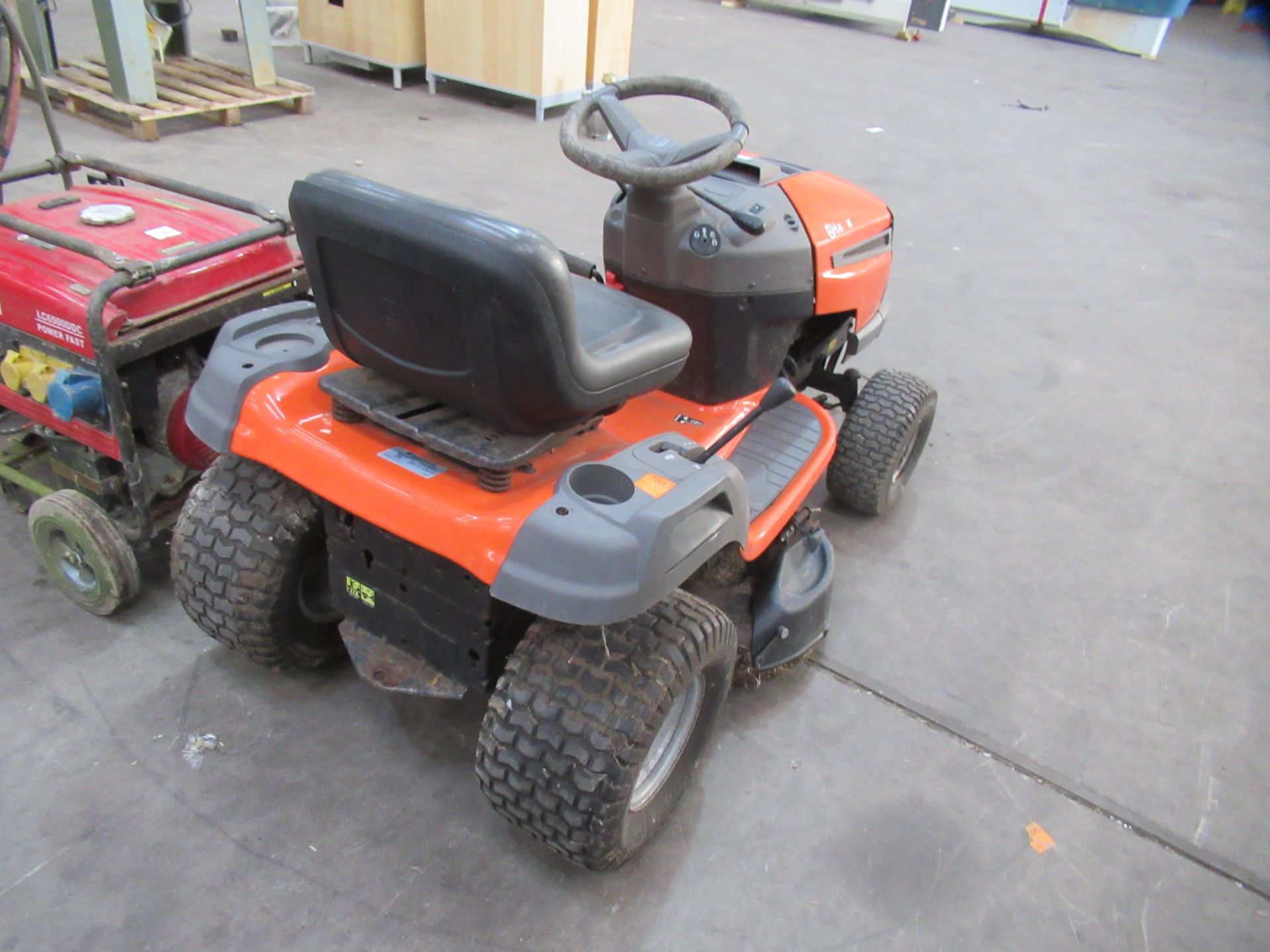 Husqvarna LT251 Ride-On Lawnmower - Image 4 of 14