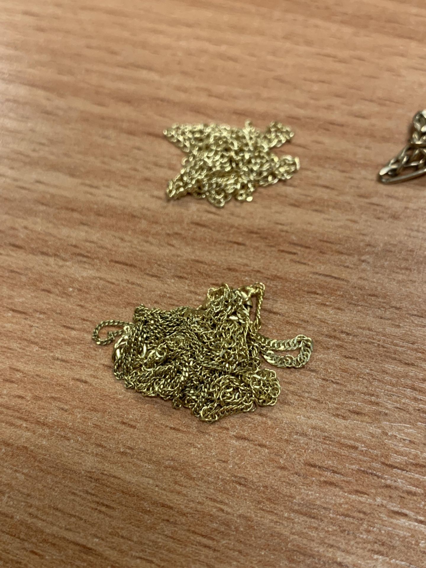 Various 9ct and '375' marked jewellery including chains and pendants (total 20g) - Image 2 of 9