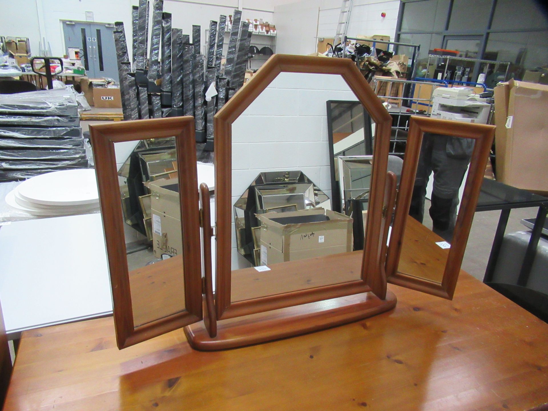 Pine Dressing Table with Swivel Mirror - Image 3 of 3