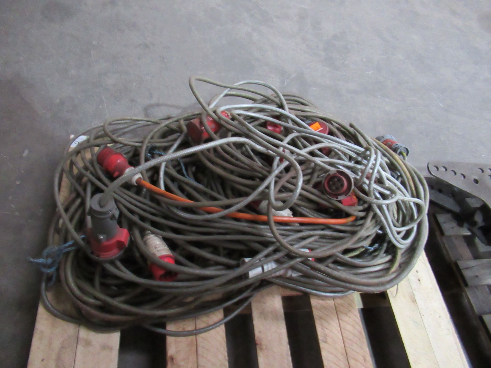 A Pallet to Contain a Large Qty of 3ph Extension Cables etc. - Image 2 of 3