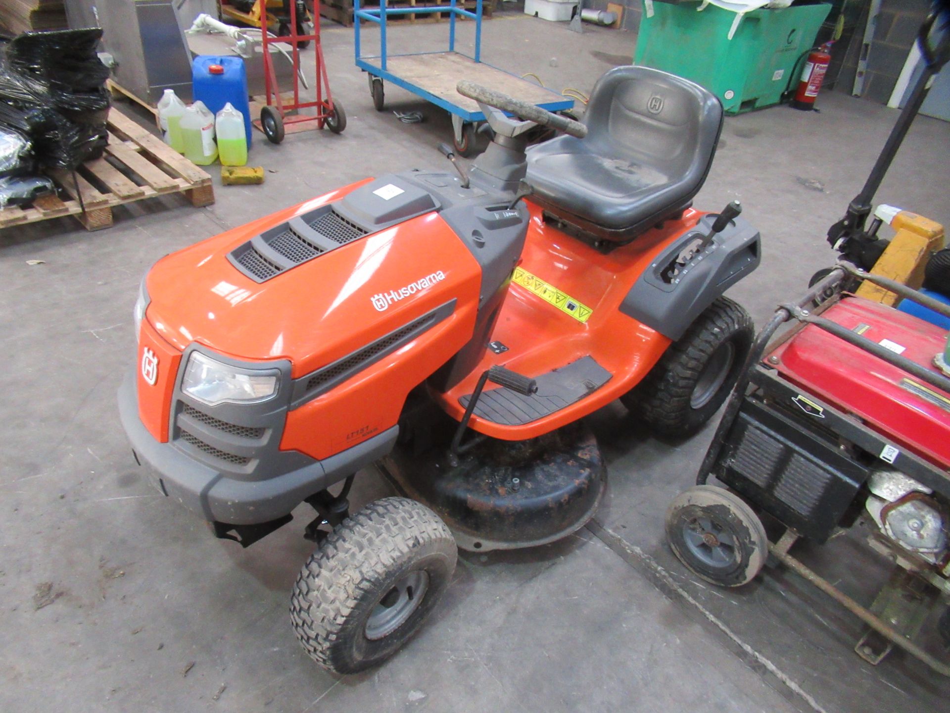 Husqvarna LT251 Ride-On Lawnmower - Image 7 of 14