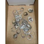 Assorted silver jewellery with assay stamps and '925' stamps (100g)