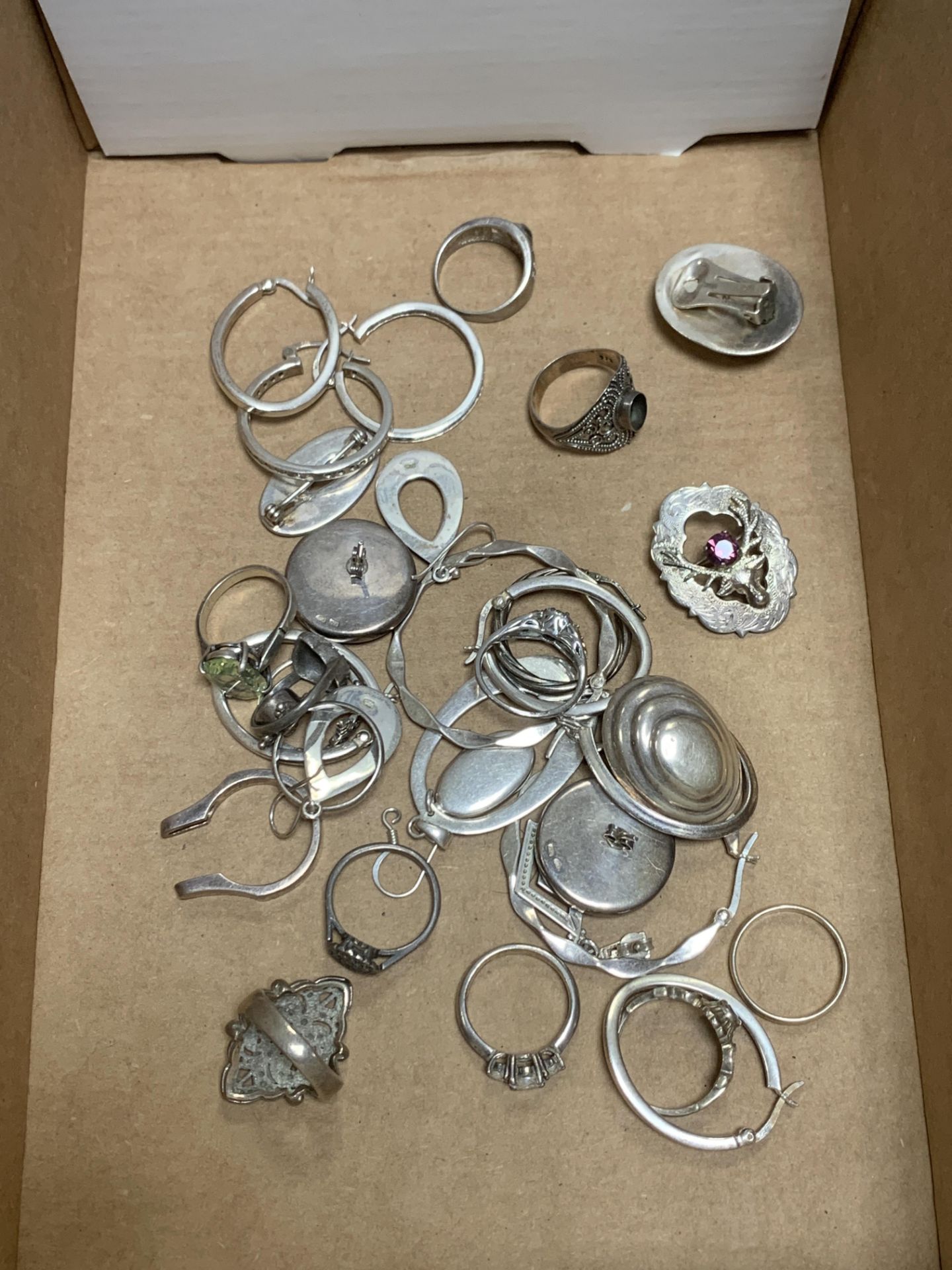 Assorted silver jewellery with assay stamps and '925' stamps (100g)
