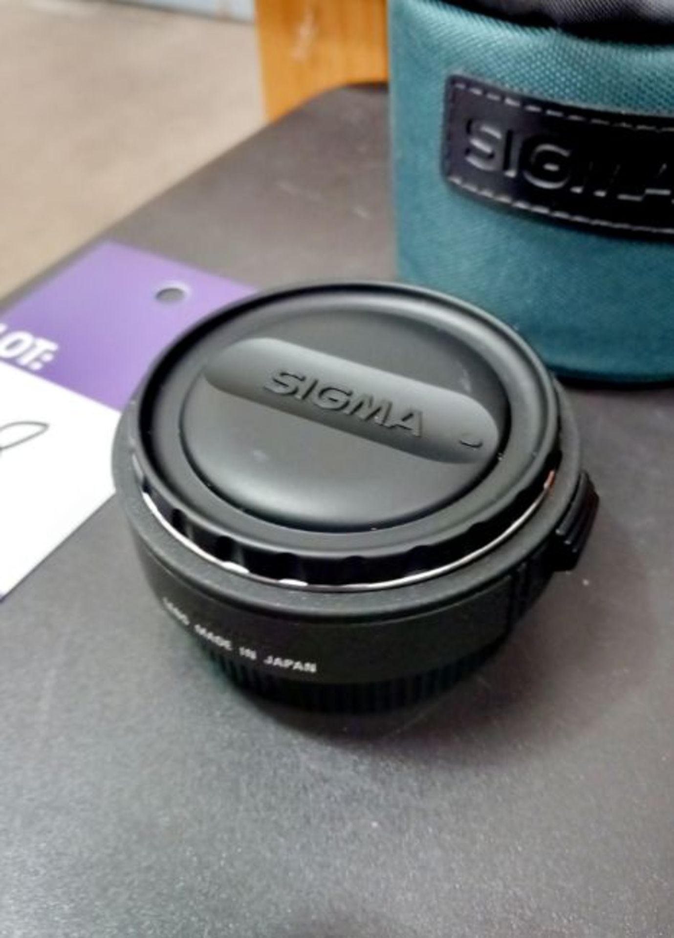 Sigma 105mm F2.8 Macro Sony Fit & Sigma Convertor for Minolta - Image 3 of 3