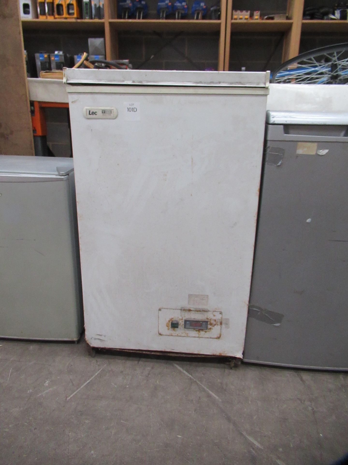 A Beko fridge, a matsui counter top fridge and an LEC chest freezer - Bild 4 aus 6