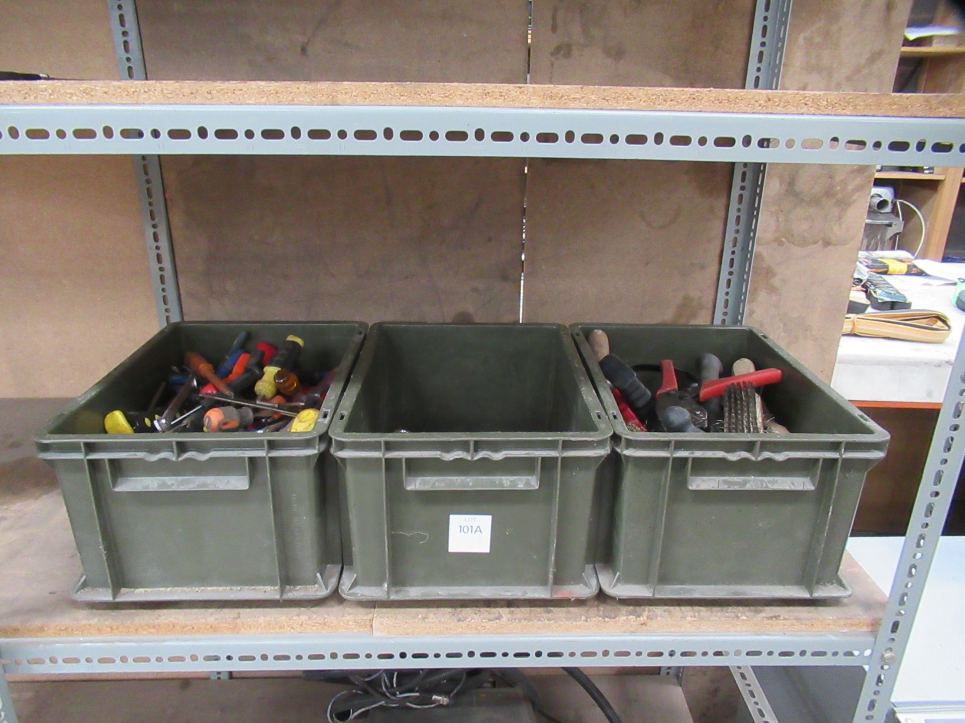 3x tubs of various garage hand tools to include screwdrivers, sockets etc