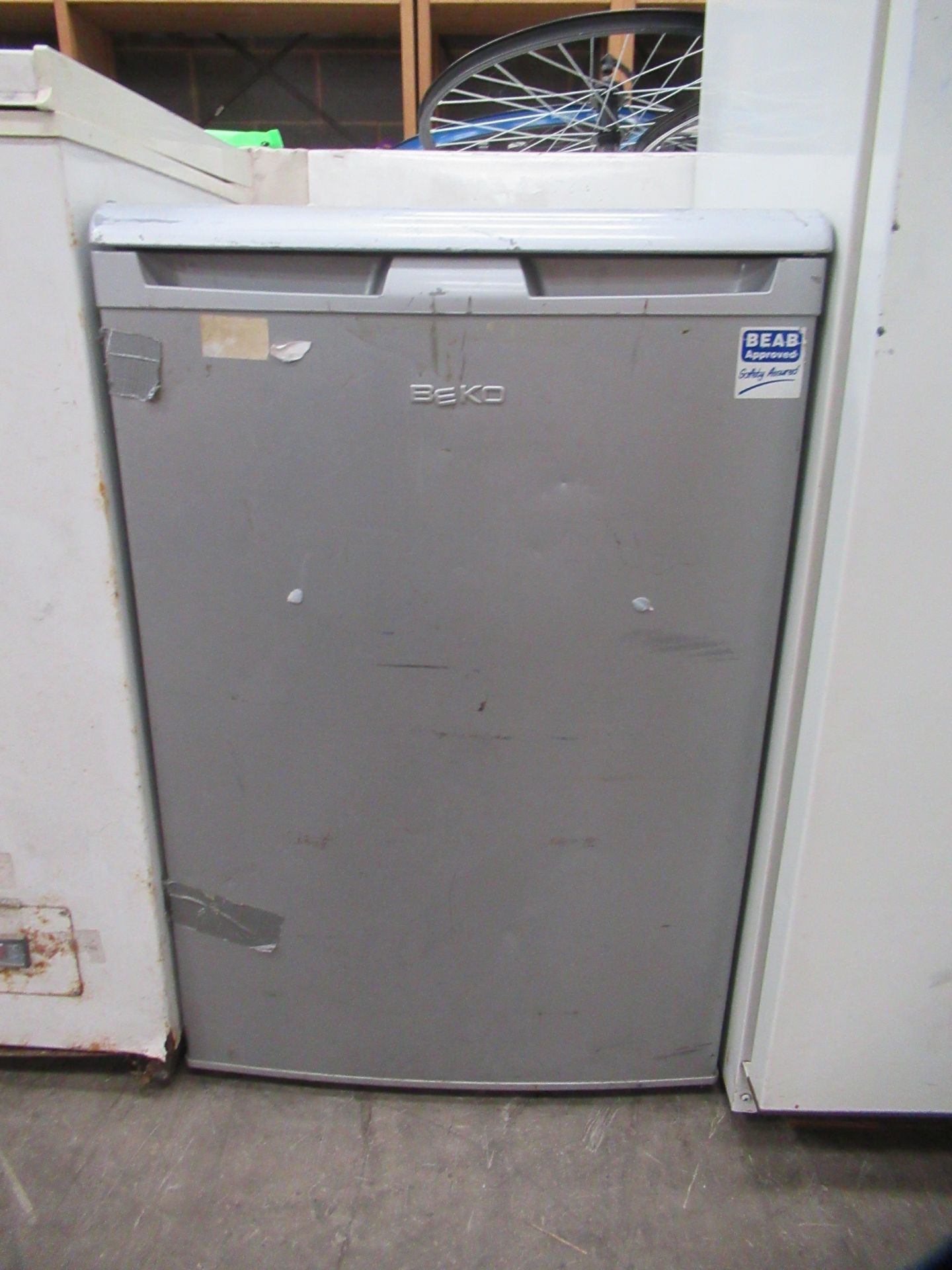A Beko fridge, a matsui counter top fridge and an LEC chest freezer - Image 2 of 6