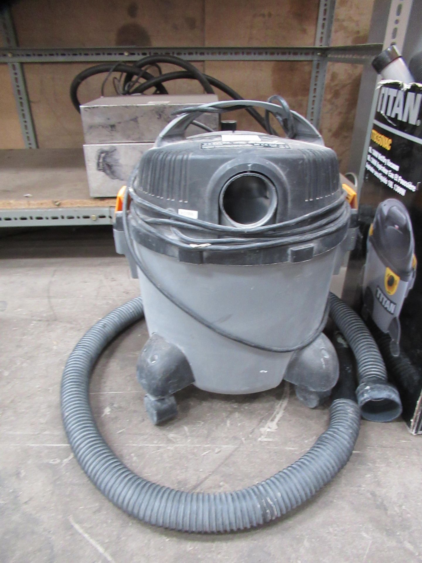 A 240V Titan wet/dry vacuum cleaner - Bild 2 aus 4