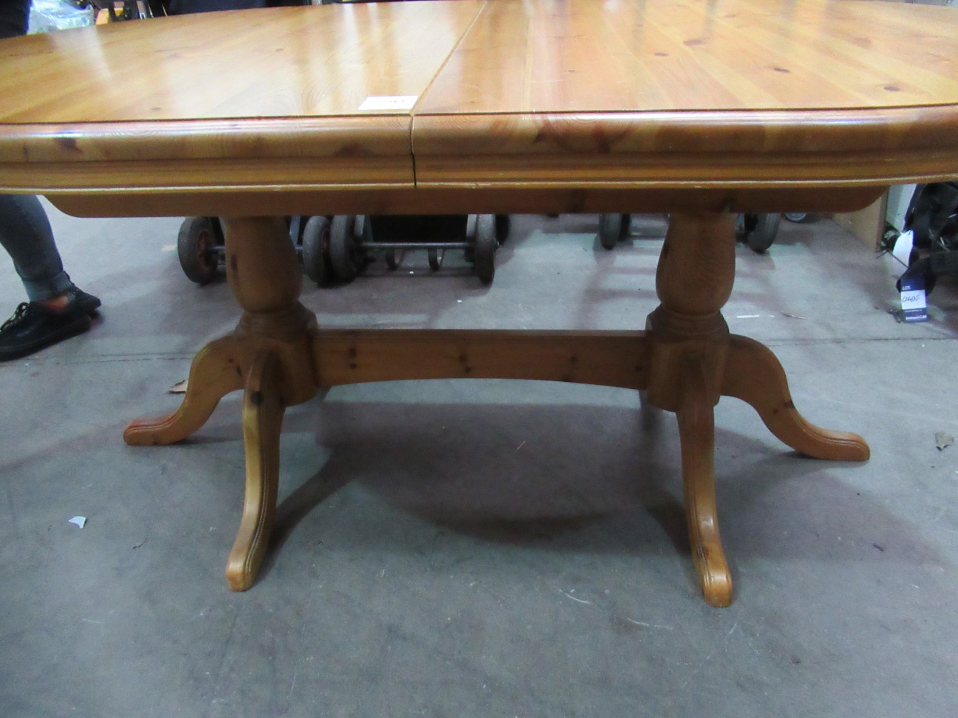 Pine extending dining table - Image 7 of 8