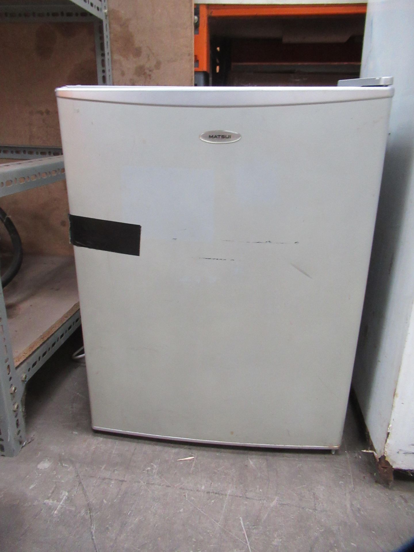 A Beko fridge, a matsui counter top fridge and an LEC chest freezer - Bild 5 aus 6