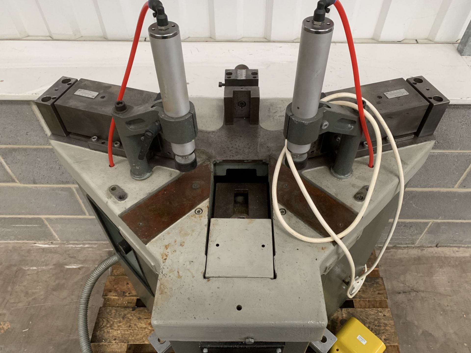 Presta Eisele Hydraulic Corner Crimping Machine - Image 5 of 12