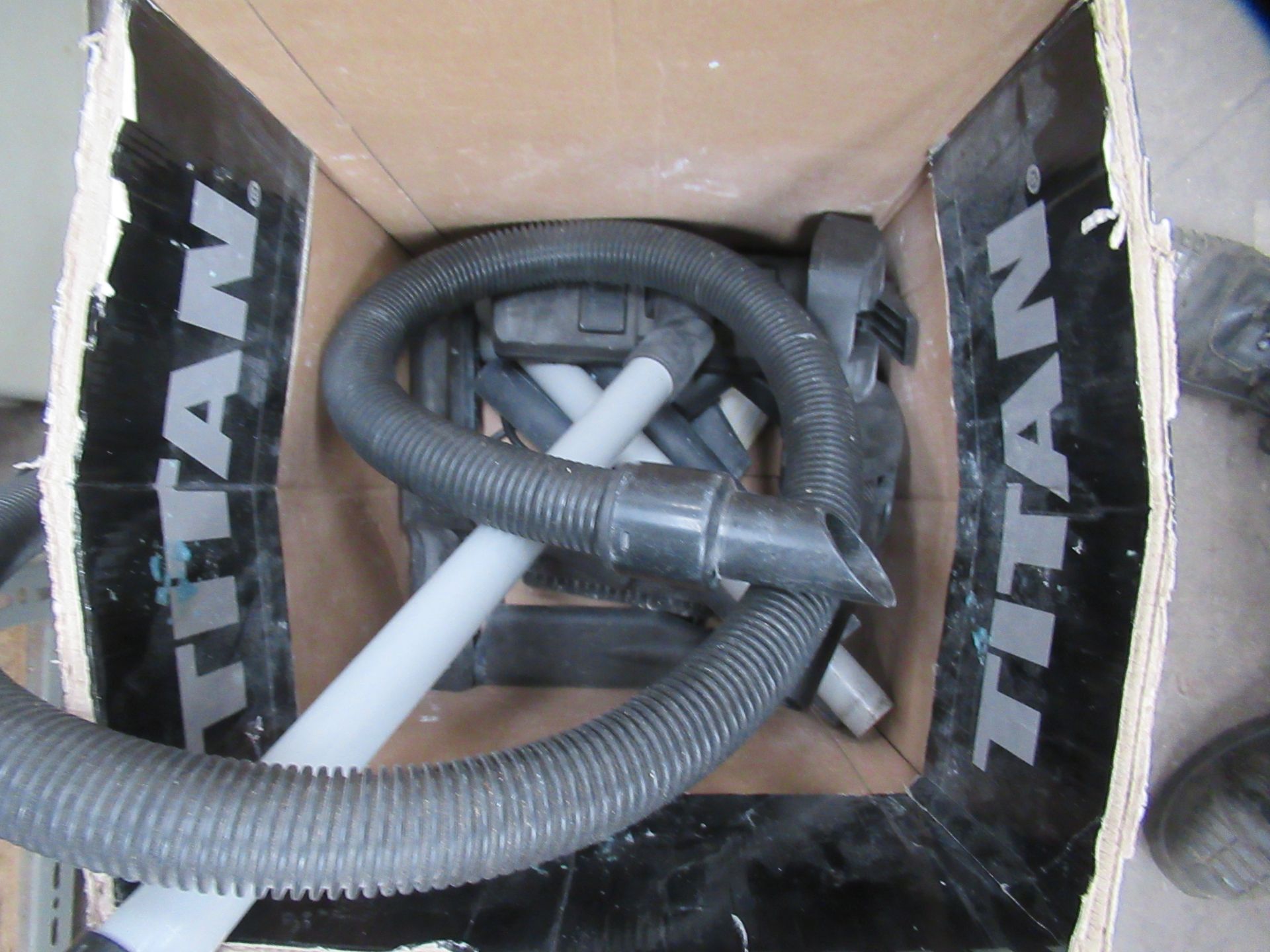 A 240V Titan wet/dry vacuum cleaner - Image 4 of 4