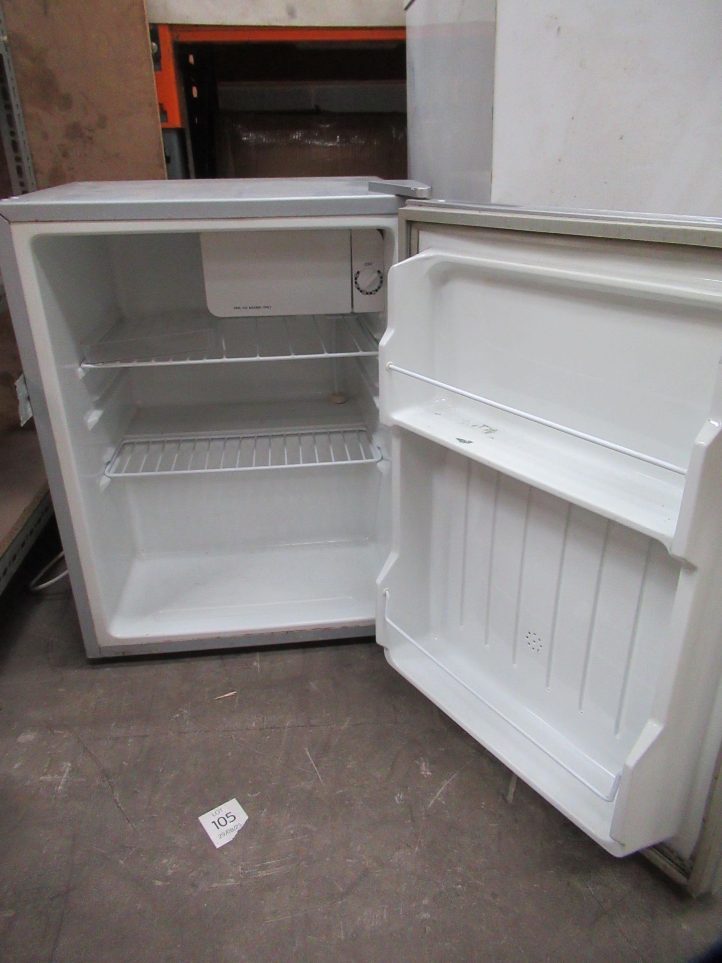 A Beko fridge, a matsui counter top fridge and an LEC chest freezer - Bild 6 aus 6