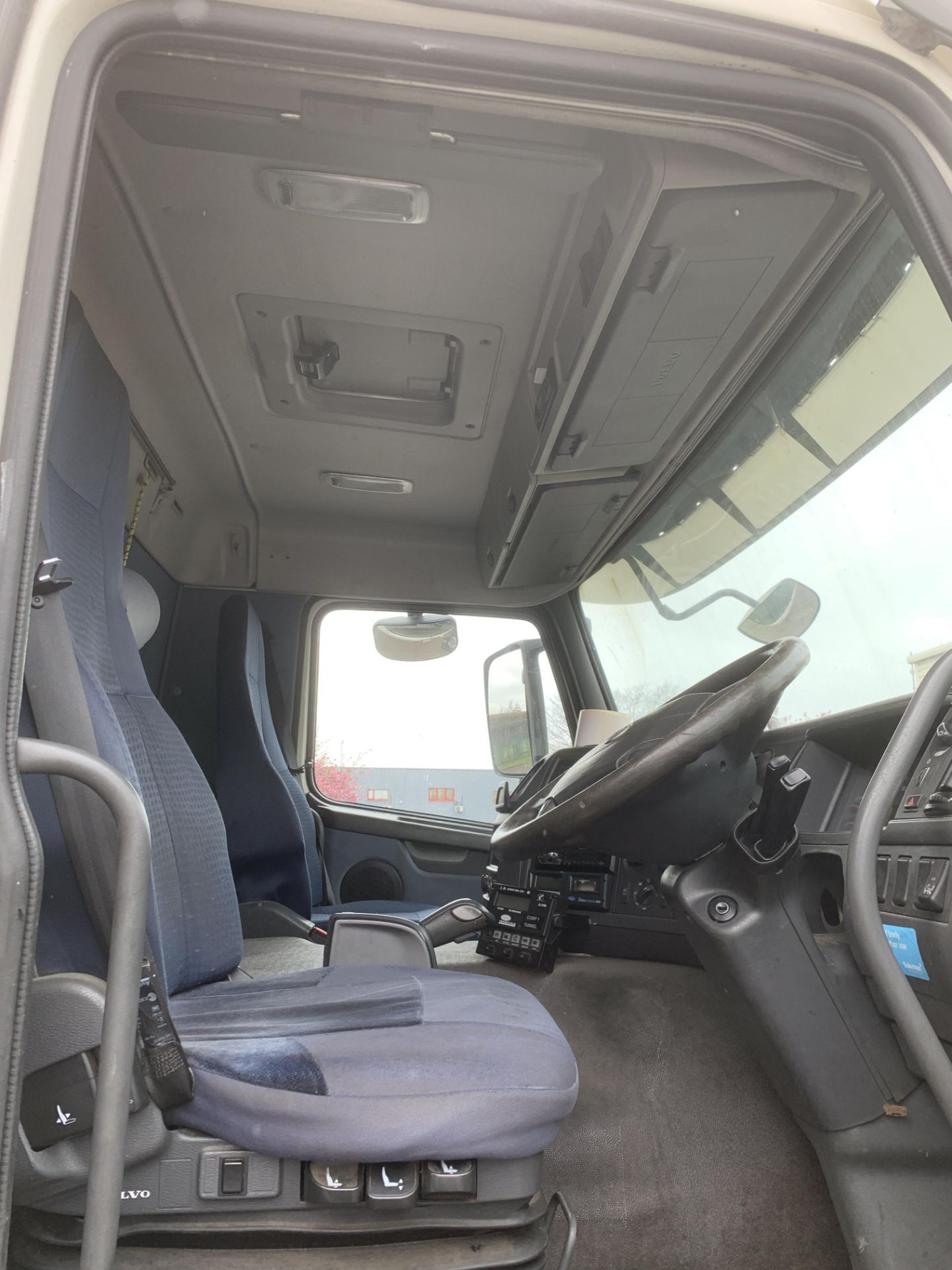 2008 WHITE VOLVO FM LORRY - Bild 12 aus 13