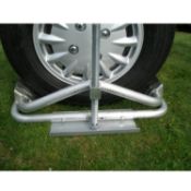 Milenco Aluminium Leveller - lightweight aluminium lever comes with a carrying case and easily lifts