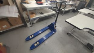 Loadsurfer 2,500kg manual pallet truck