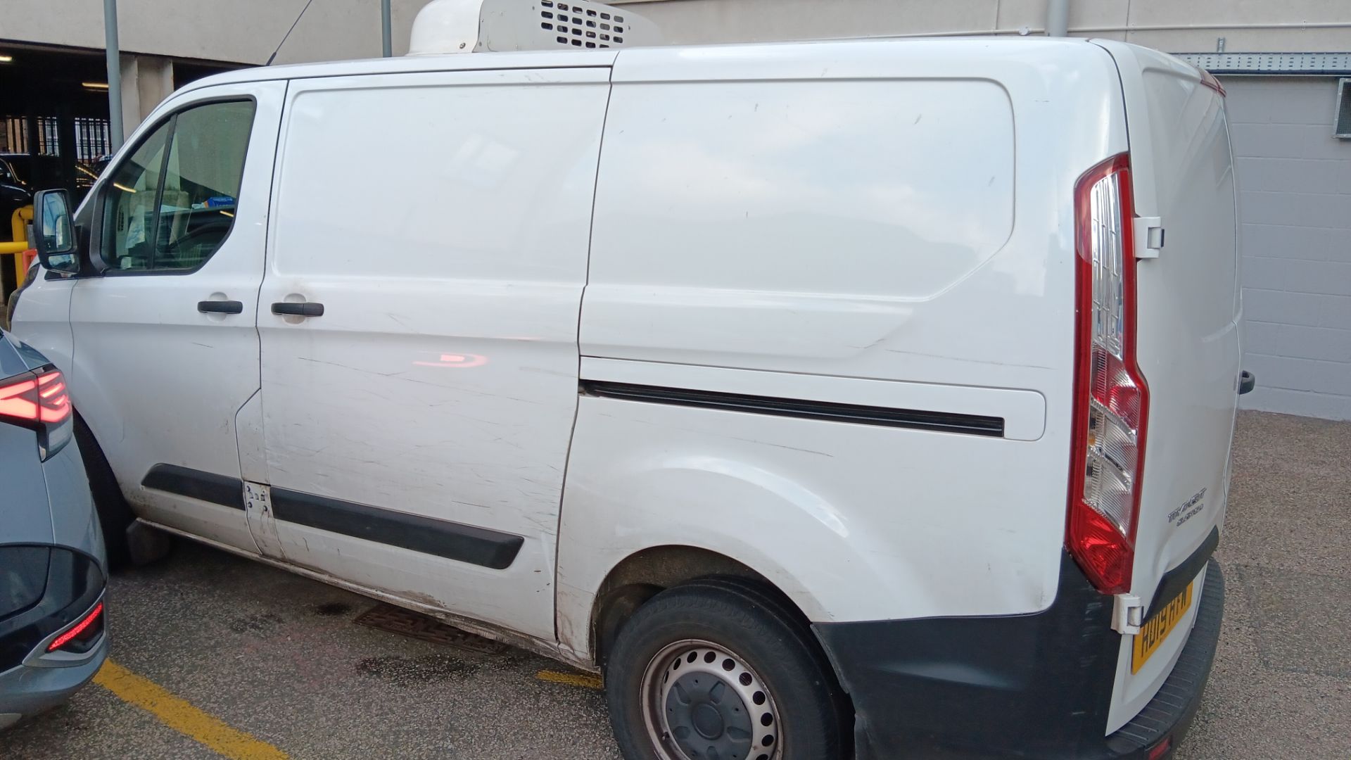 Ford Transit Custom 300 FWD 2.0 TDCi 105pg L1 Low Roof Refrigerated Van with , Registration HD19 - Image 5 of 27
