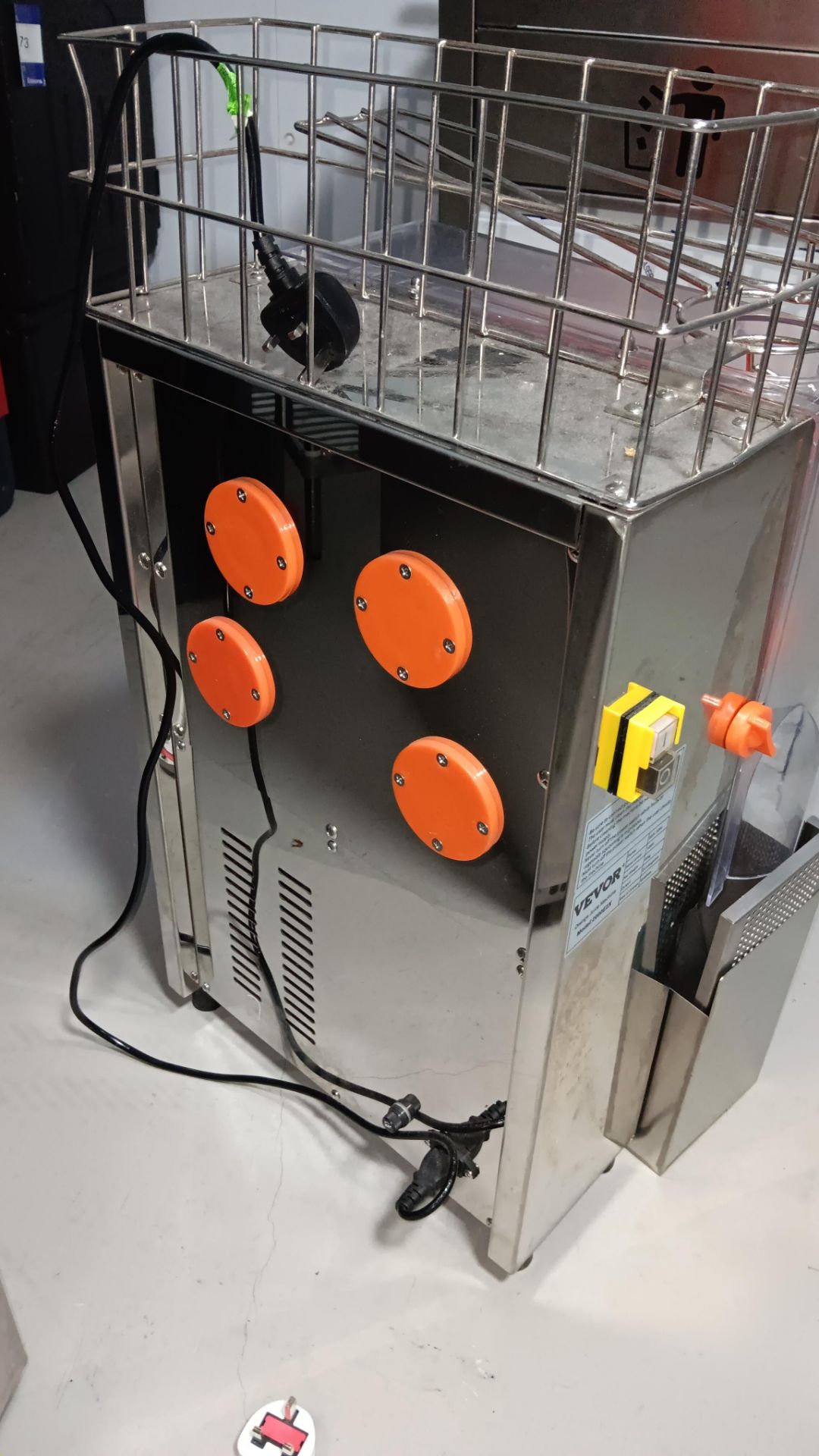Vevor 2000E2X Commercial Orange juicer machine - Image 4 of 5
