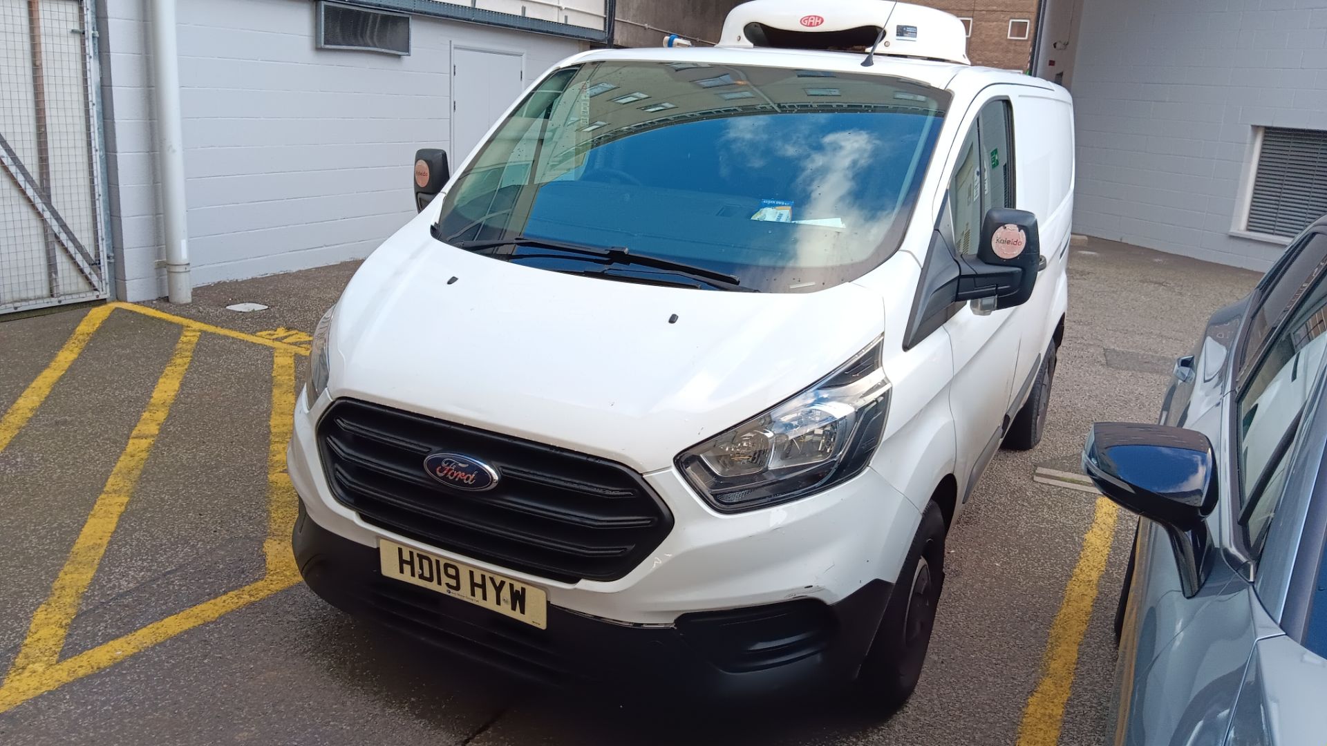 Ford Transit Custom 300 FWD 2.0 TDCi 105pg L1 Low Roof Refrigerated Van with , Registration HD19 - Image 4 of 27