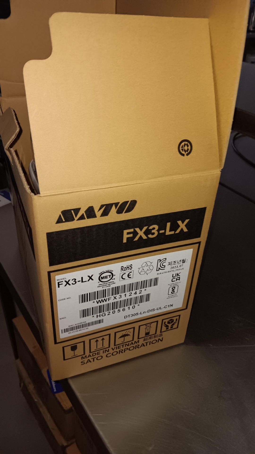 Sato FX3-LX Stand alone direct thermal label printer, serial number HG205610 (Jul 2023) - Image 5 of 5