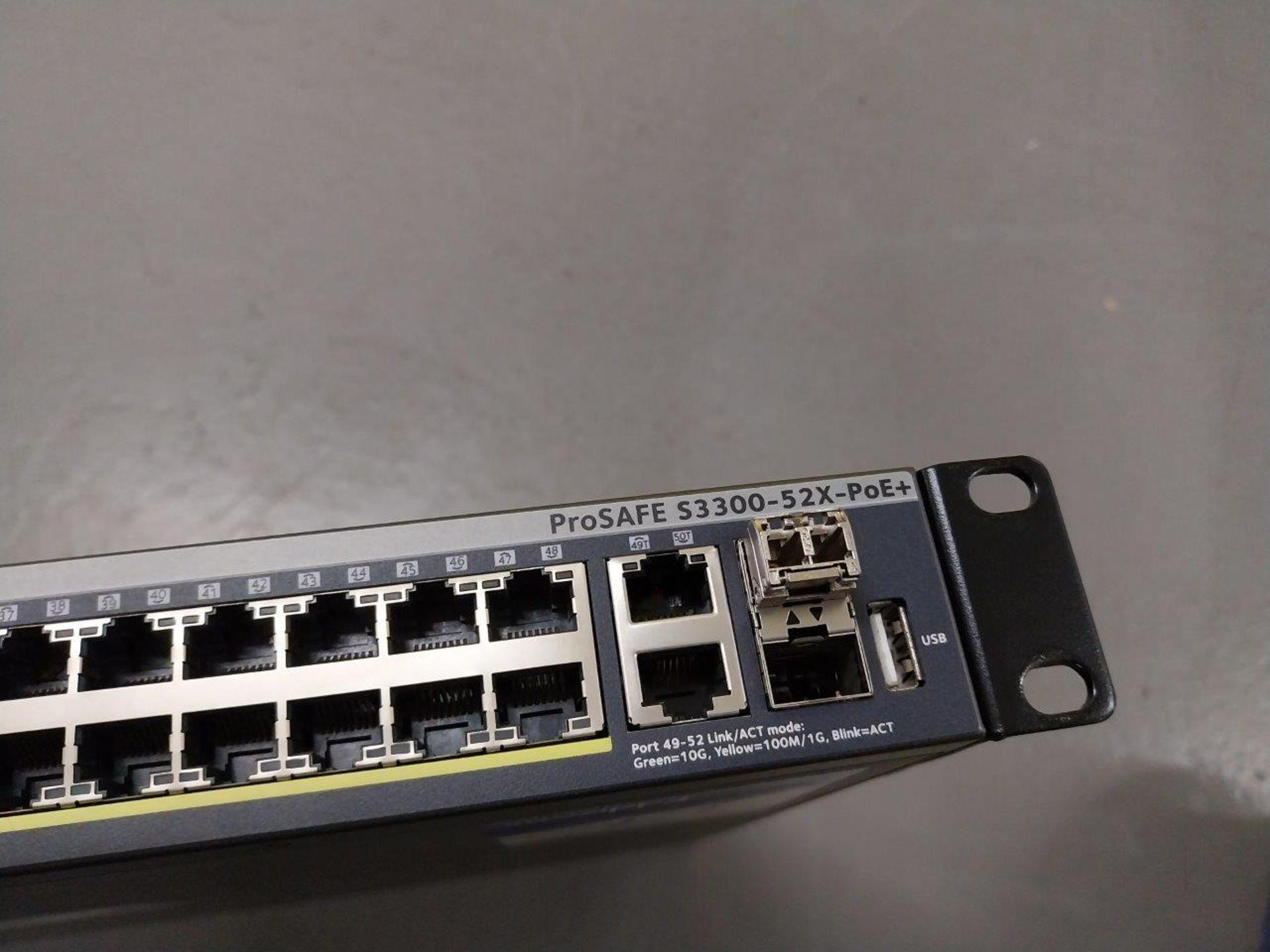 NETGEAR ProSAFE S3300-52X-POE+ - Image 2 of 2