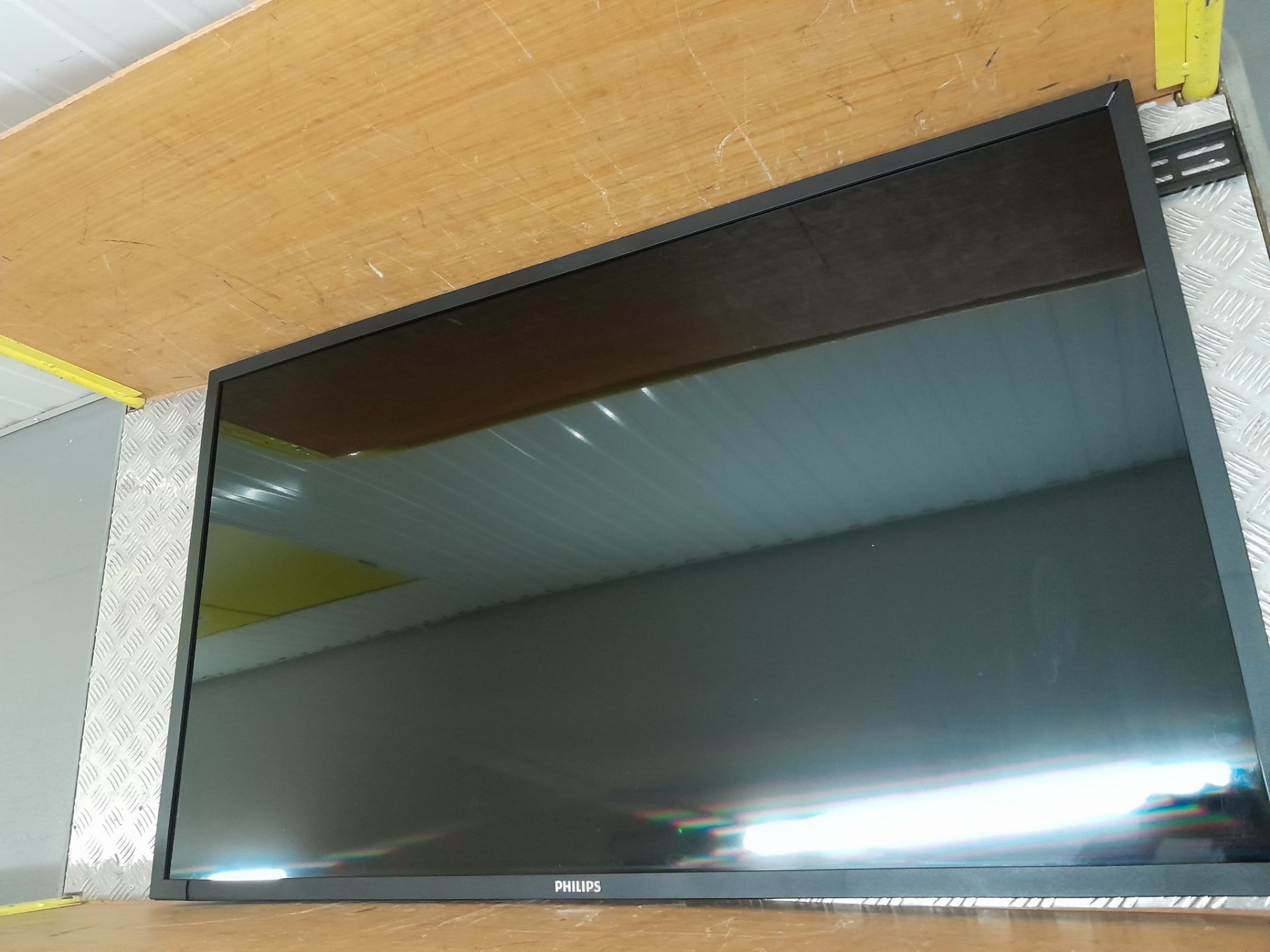 Philips BDL5520L 55in Display Monitor with Wall Br