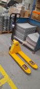 2500kg Hand hydraulic pallet truck