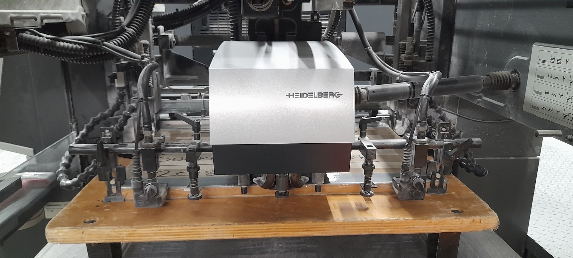 Heidelberg Speedmaster XL75-5+L-C five colour & coating unit, Oversized B2 lithographic printing pre - Image 30 of 46
