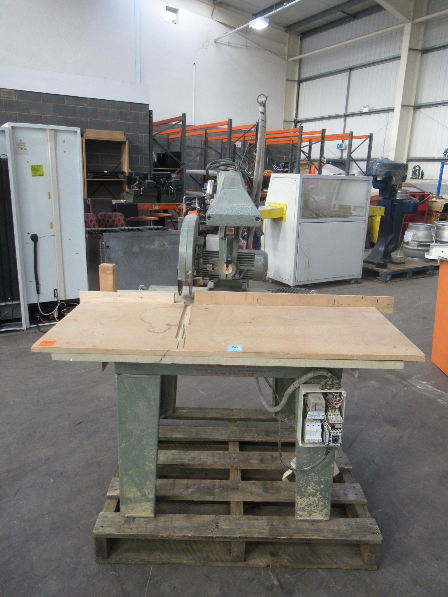 A Holytek Cross-Cut Saw - 415V