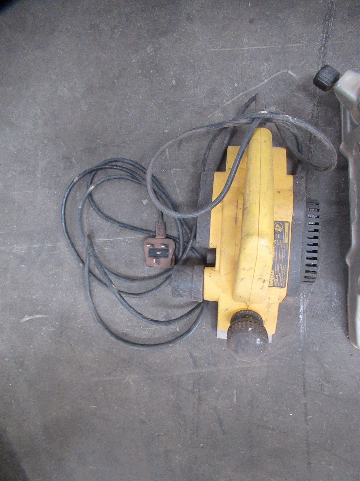 DeWalt Compound Mitre Saw & Planer - 240V - Image 5 of 8