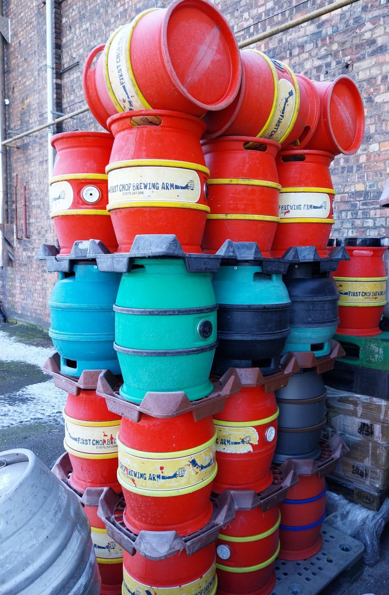 32 plastic casks