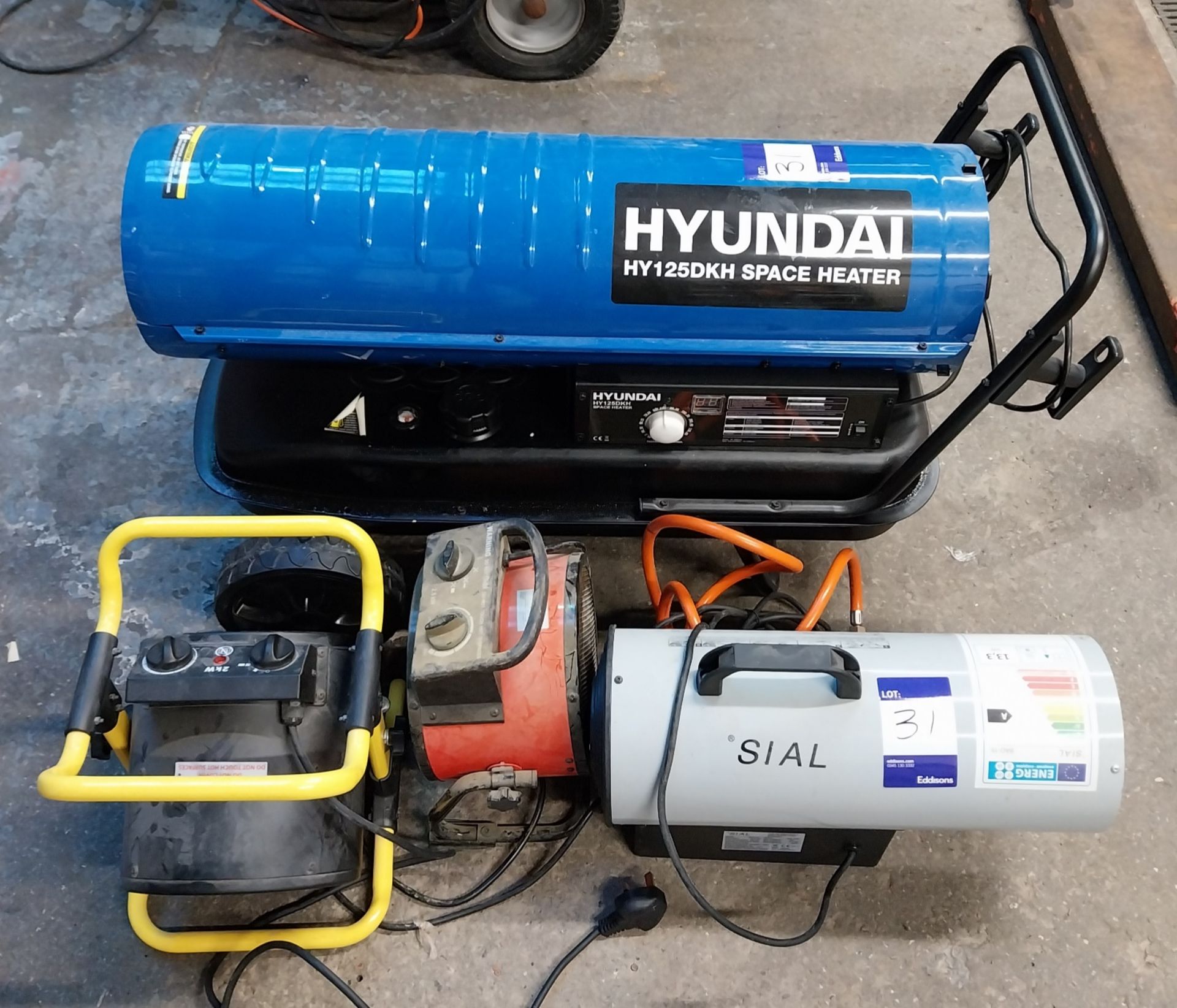 Hyundai HY125DKH space heater & three small heaters