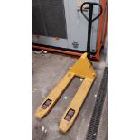 Hydraulic pallet truck yellow