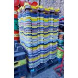 Pallet plastic cask seperators