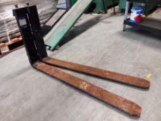 Set of forklift forks