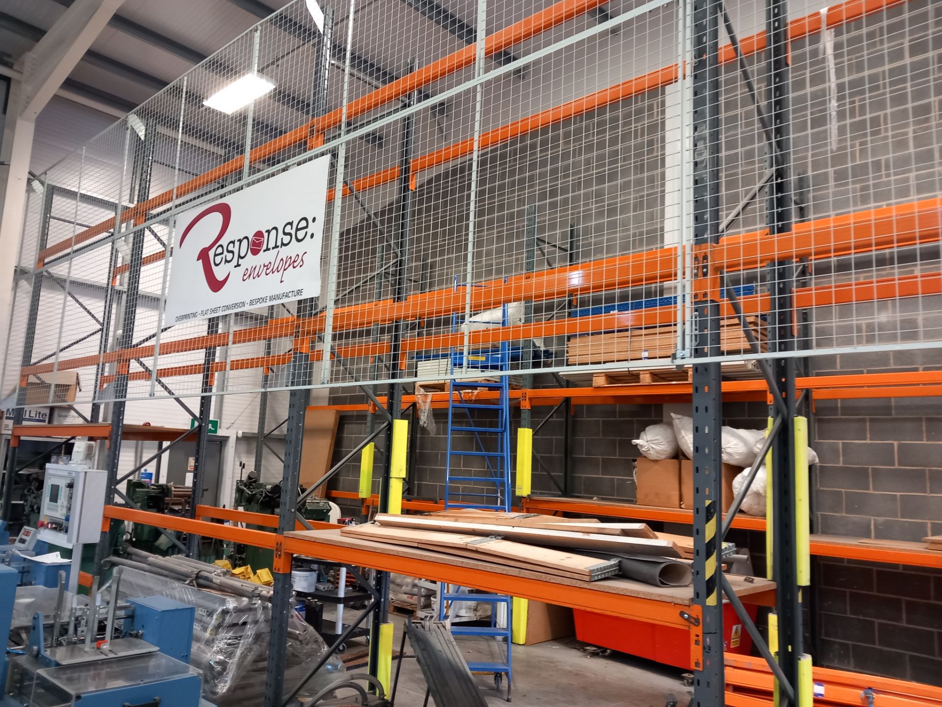 16 Bays of Dexion Speedlock boltless steel pallet racking with spare beams & guard railing & shelf - Image 7 of 9