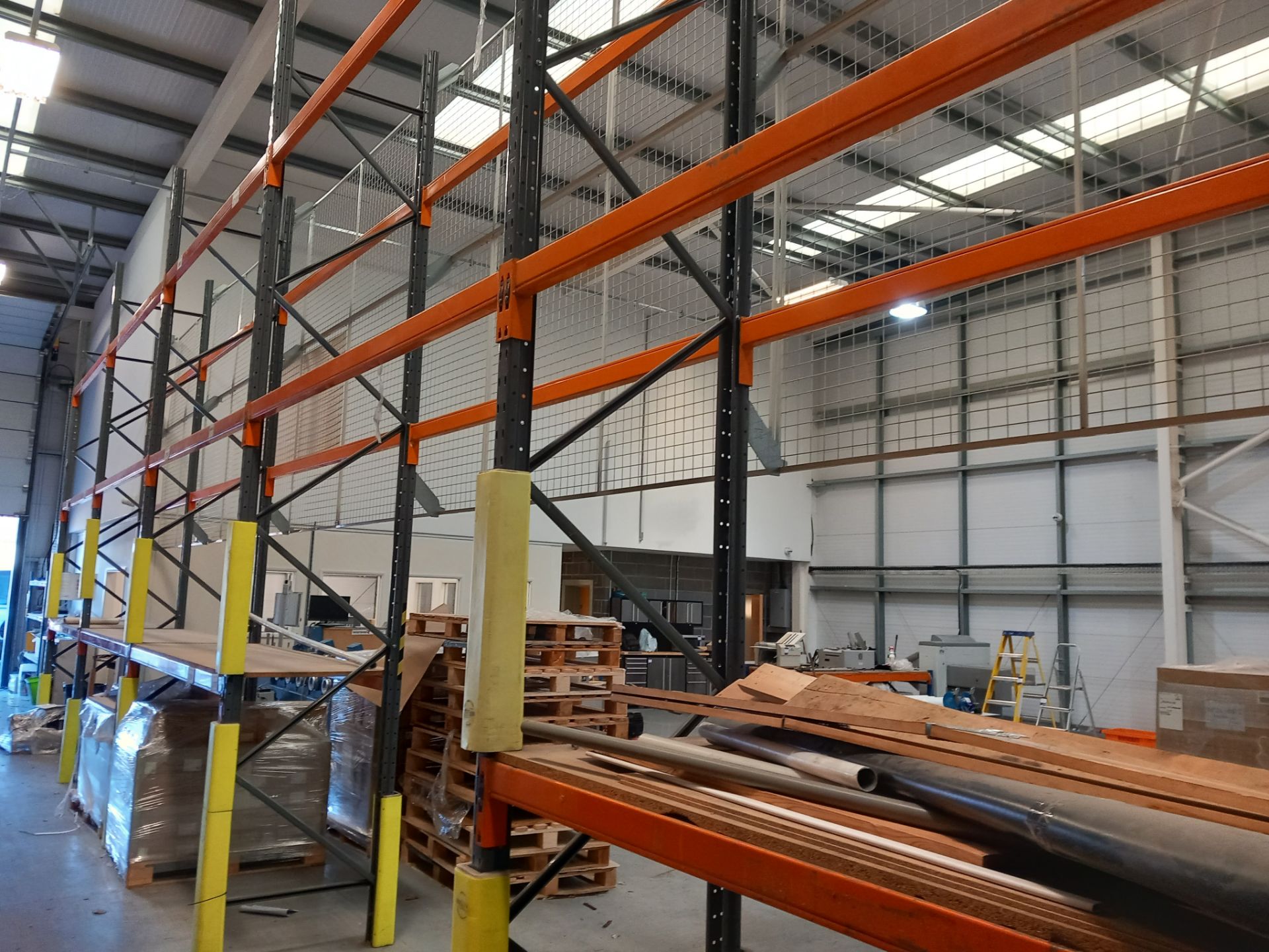 16 Bays of Dexion Speedlock boltless steel pallet racking with spare beams & guard railing & shelf - Image 5 of 9