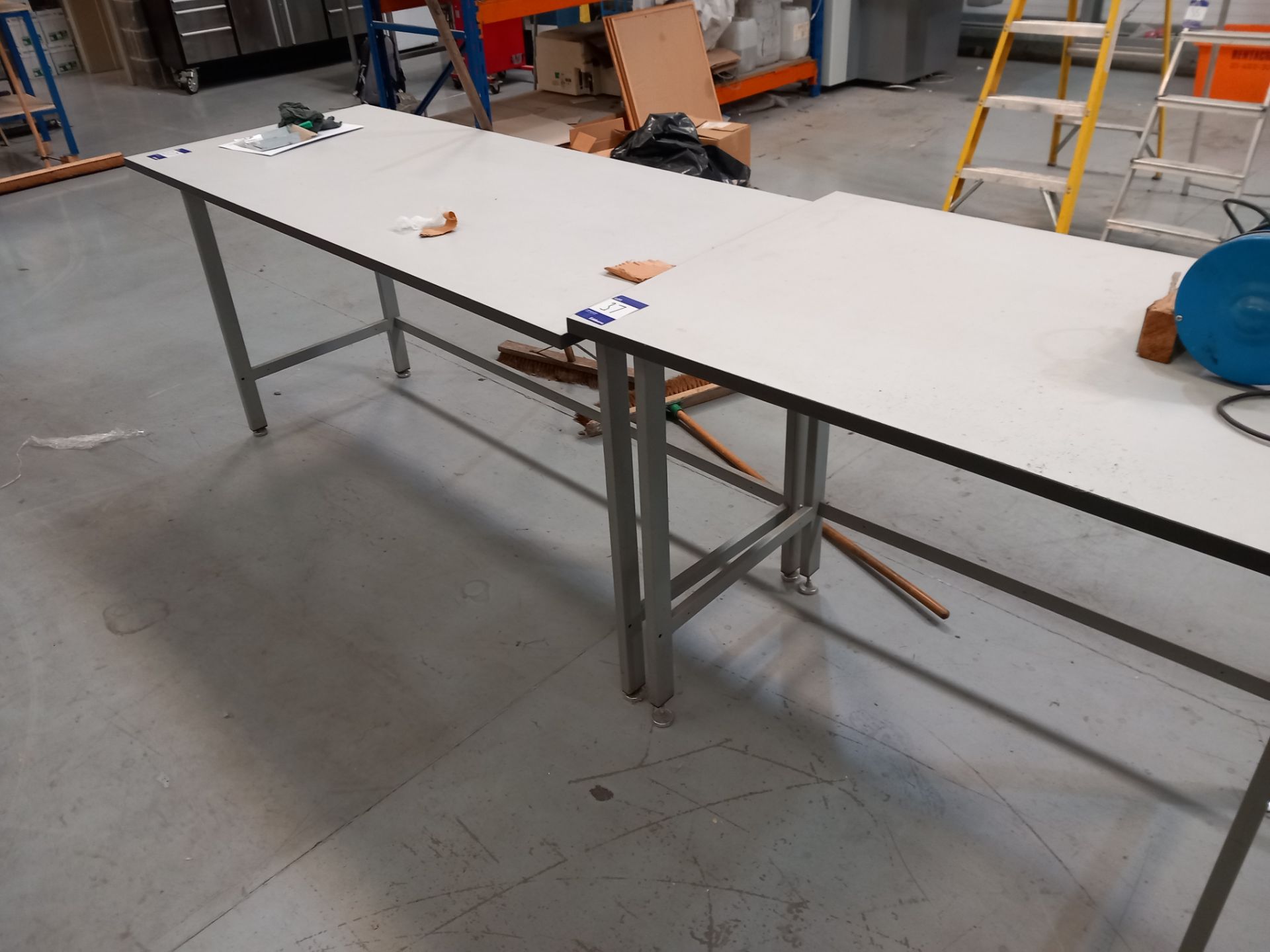 Two steel framed packing tables - Bild 2 aus 2