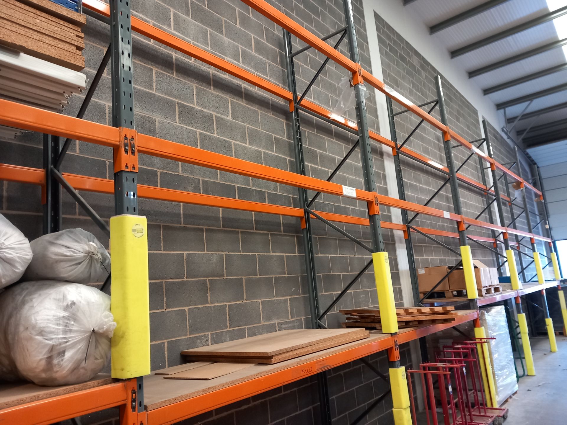 16 Bays of Dexion Speedlock boltless steel pallet racking with spare beams & guard railing & shelf - Image 4 of 9