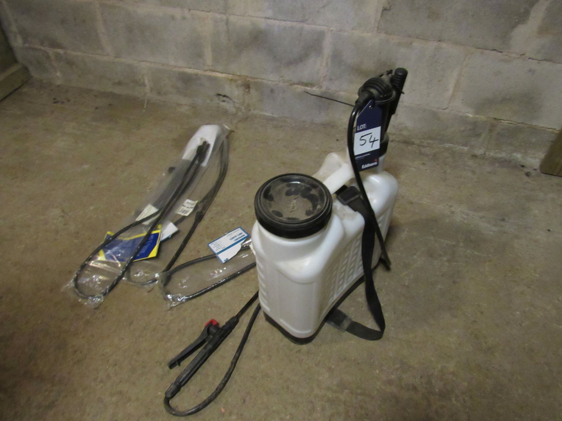 Faithfull 16L backpack sprayer and spare lances